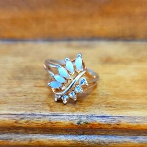 Vintage Uncas Faux Opal Rhinestone Ring